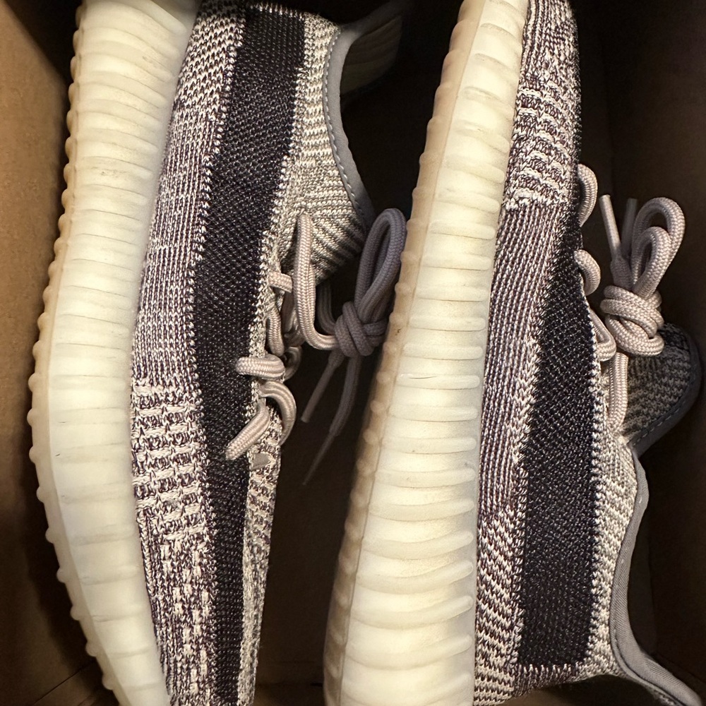 Adidas Yeezy Boost 350 V2 Sneakers